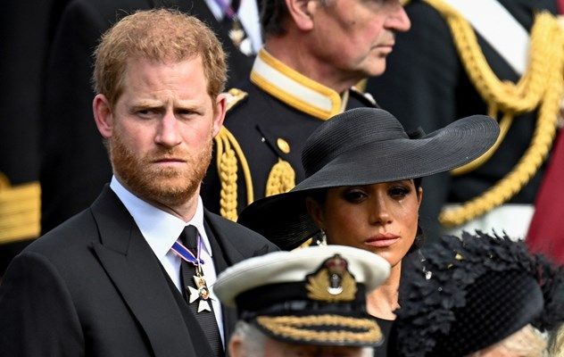 Prince Harry and his wife Meghan Markle, who cries during the send-off of the British Queen.