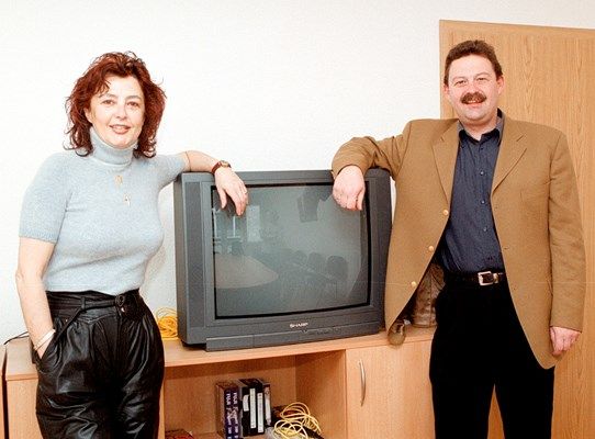 The speaker and her son Dimitar Tsonev symbolically in front of the TV screen
