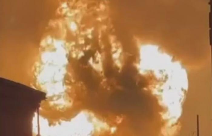Powerful explosions destroy many Western tanks and armored vehicles that have just arrived in Ukraine VIDEO
